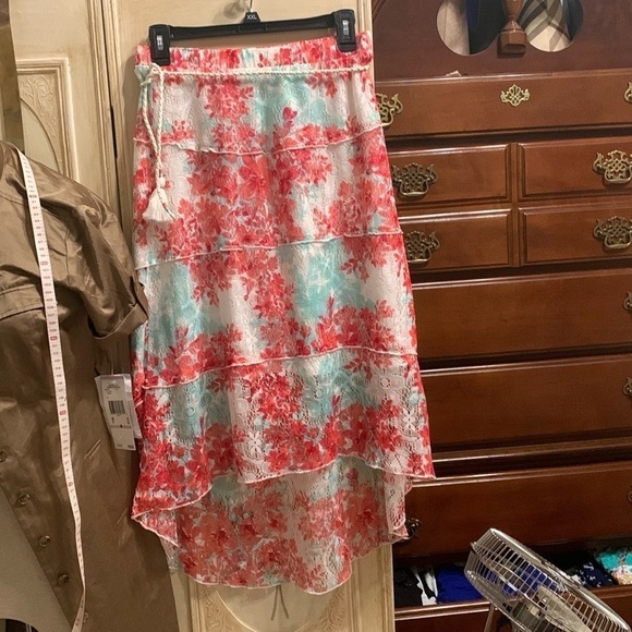 Adorable  high / low island skirt - Picture 4 of 4